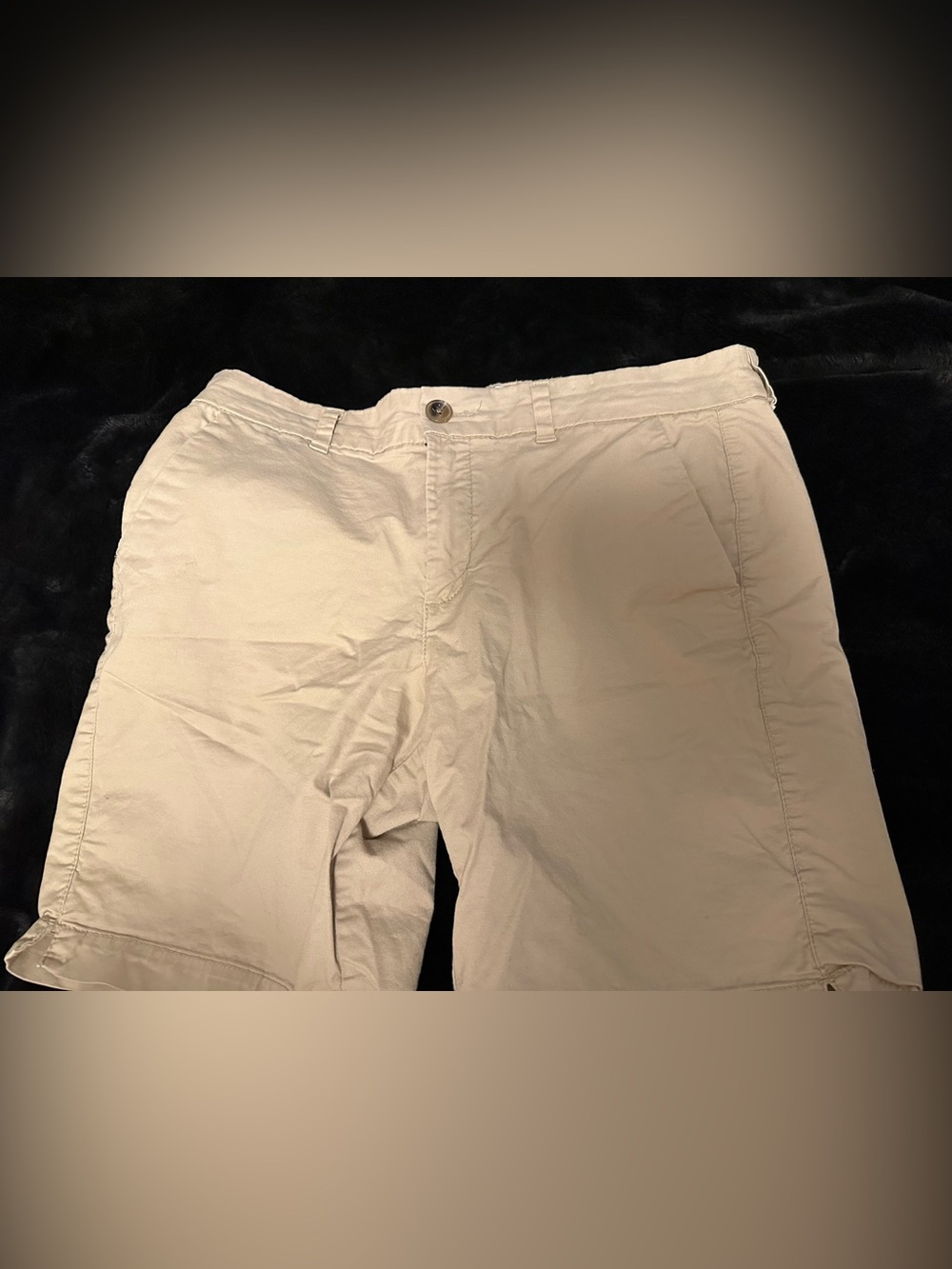 Old Navy every day mid rise khaki short women's size 8